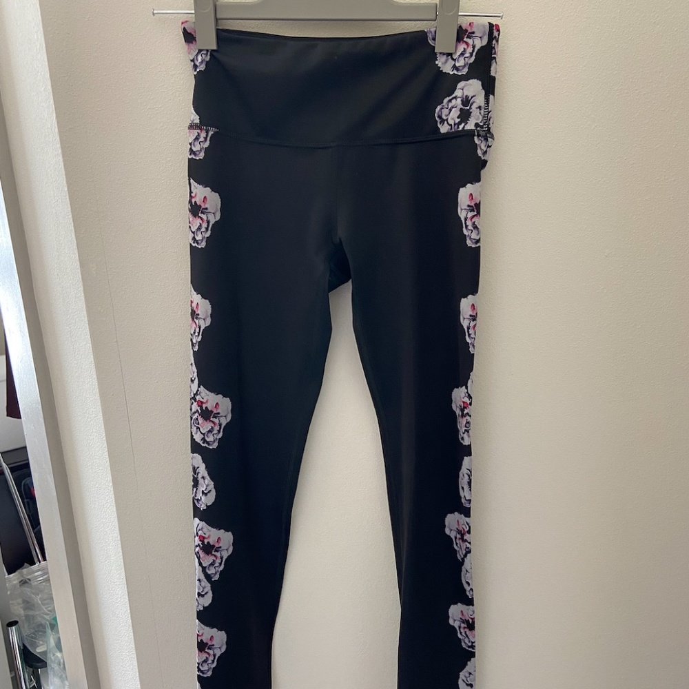 NWOT Noli Black Floral Leggings